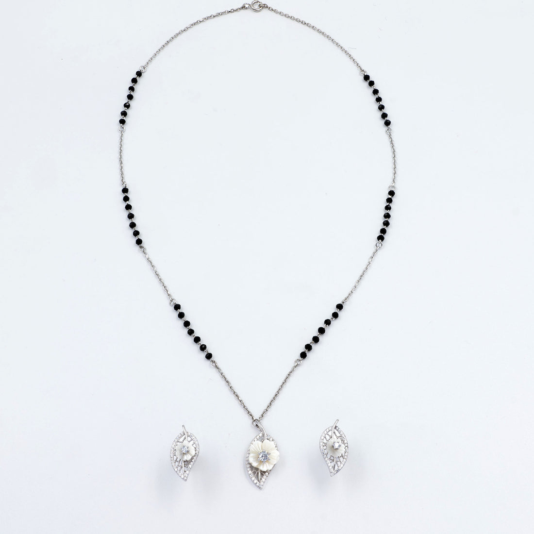 Floral Leaf Pendant Mangalsutra