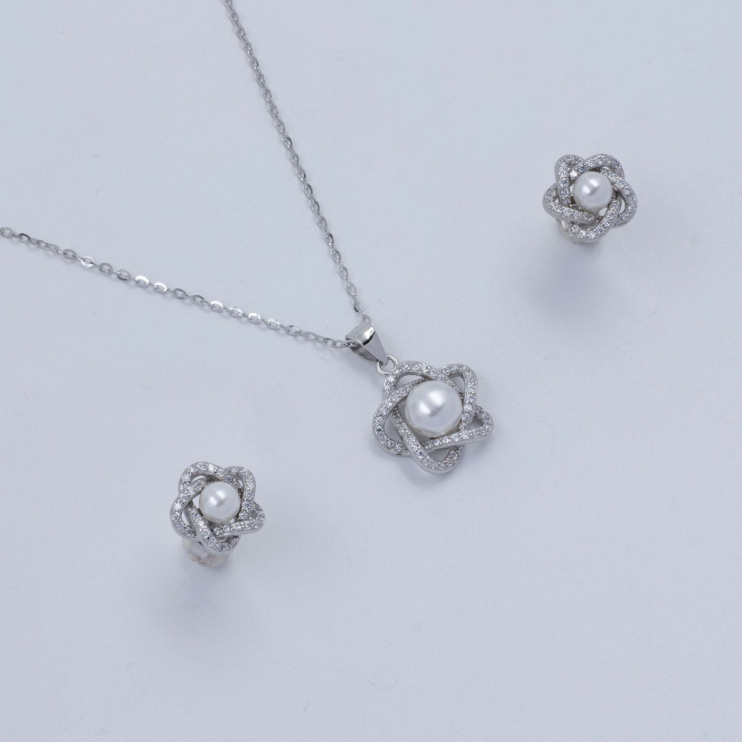 Eternal Pearl Knot