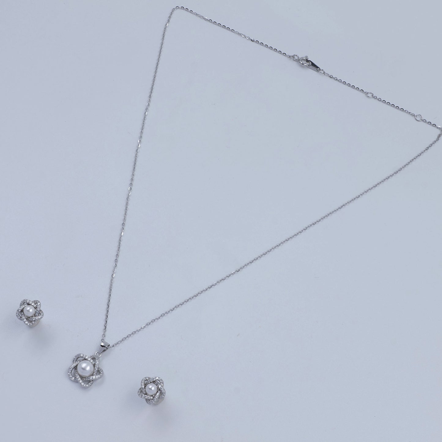Eternal Pearl Knot