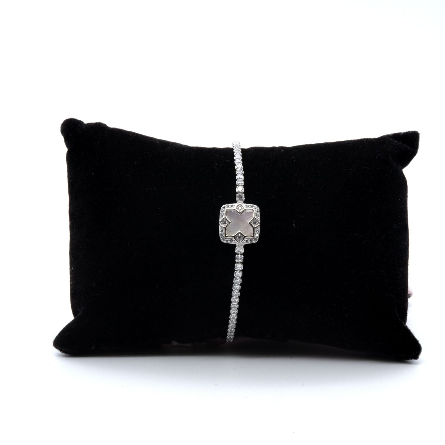 Eternal Grace Clover Bracelet