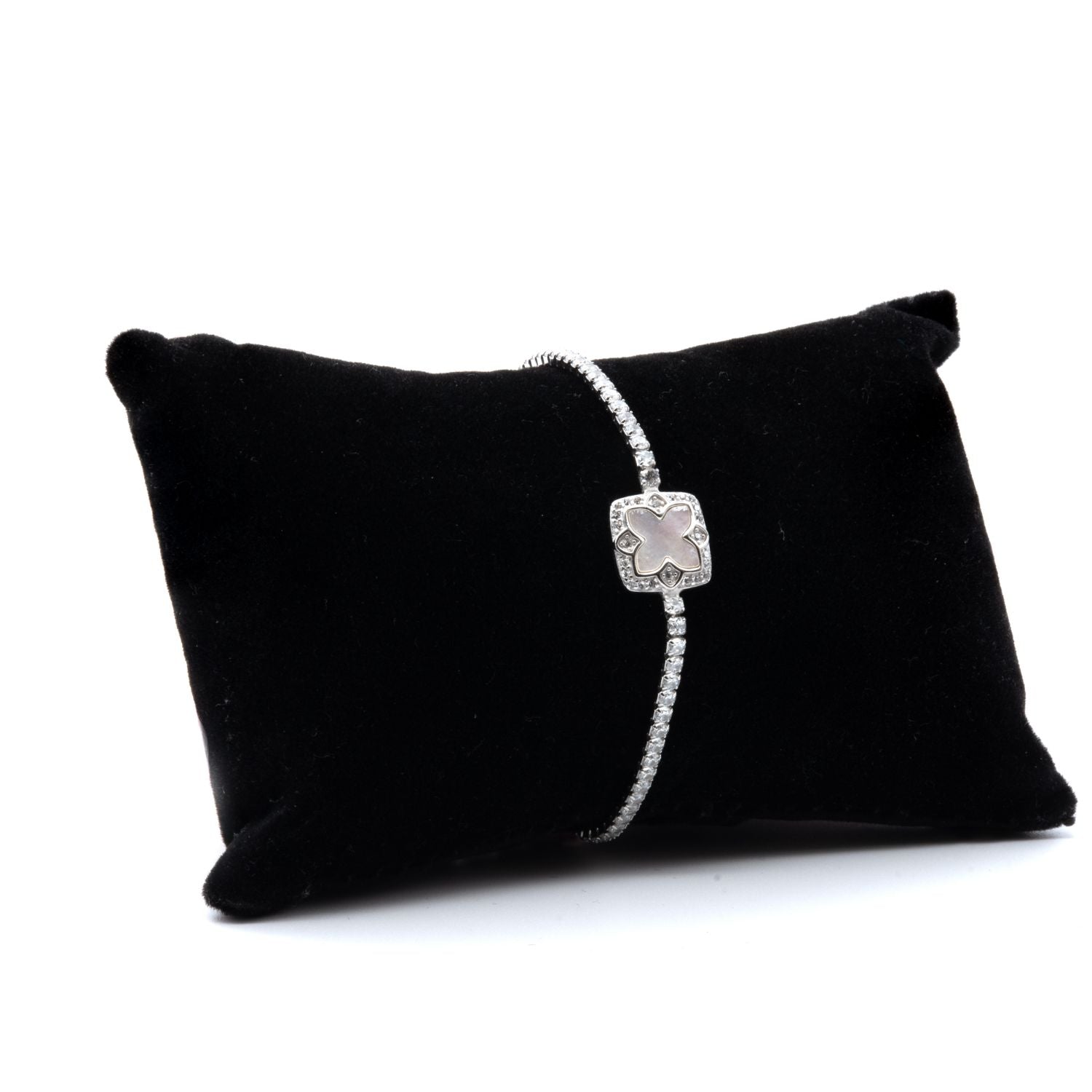 Eternal Grace Clover Bracelet