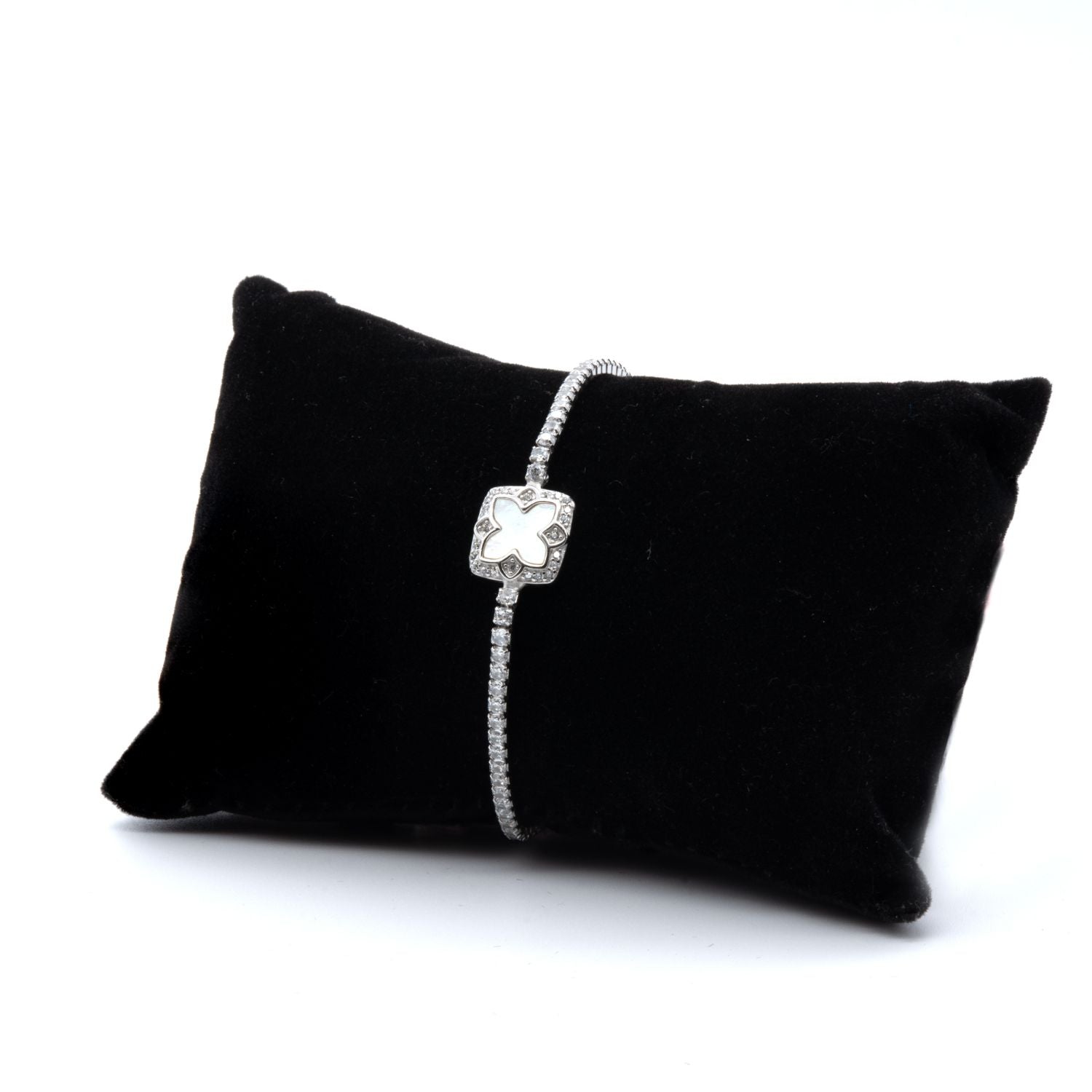 Eternal Grace Clover Bracelet