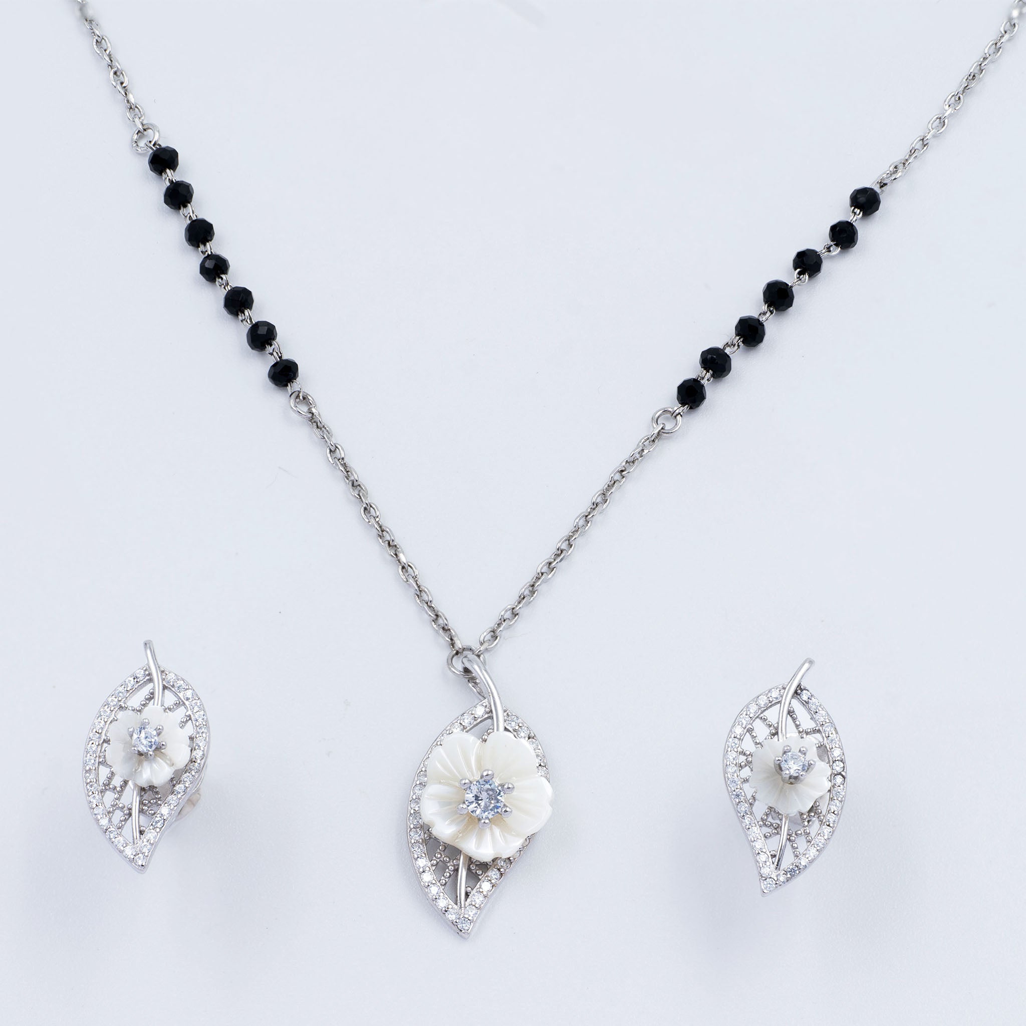 Floral Leaf Pendant Mangalsutra