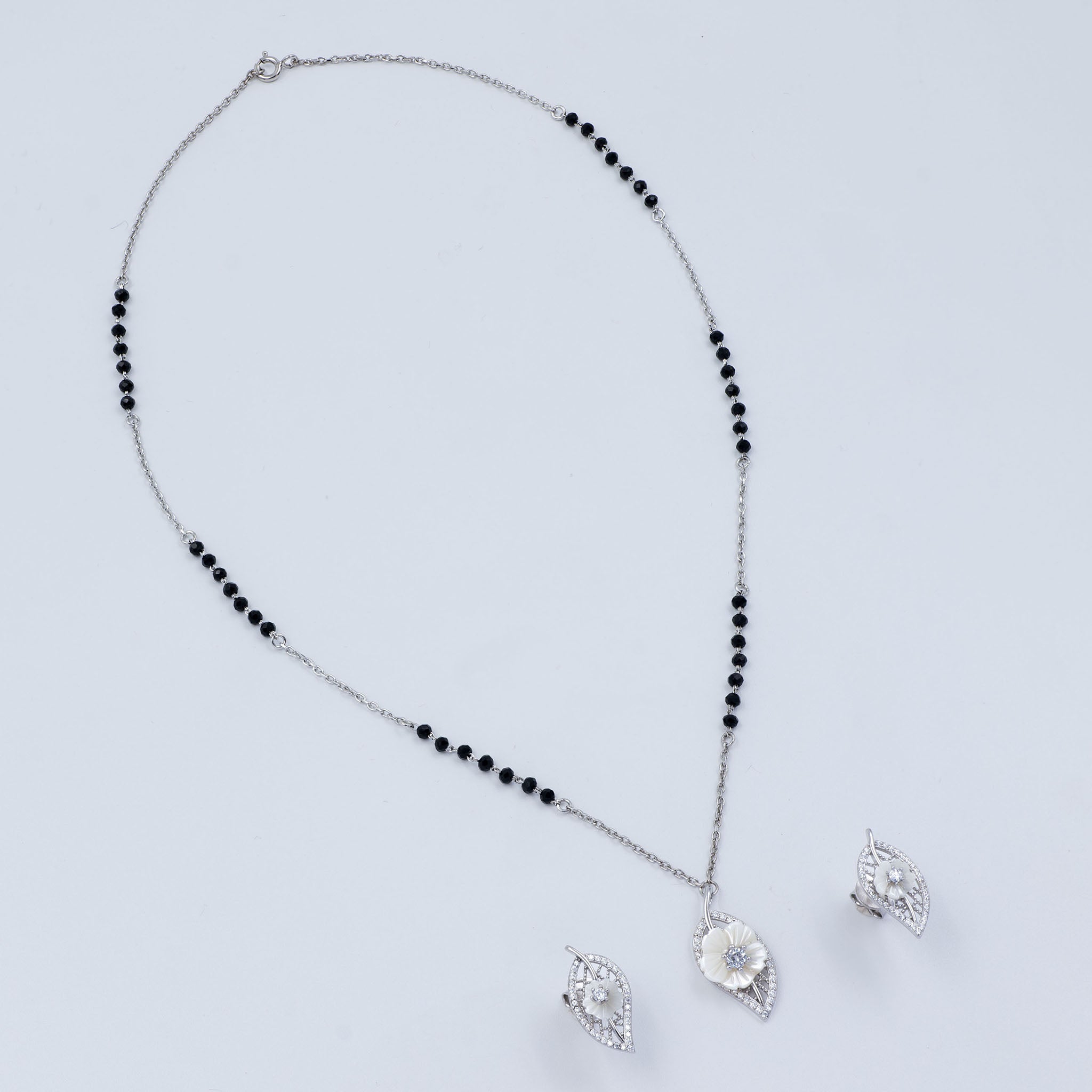 Floral Leaf Pendant Mangalsutra