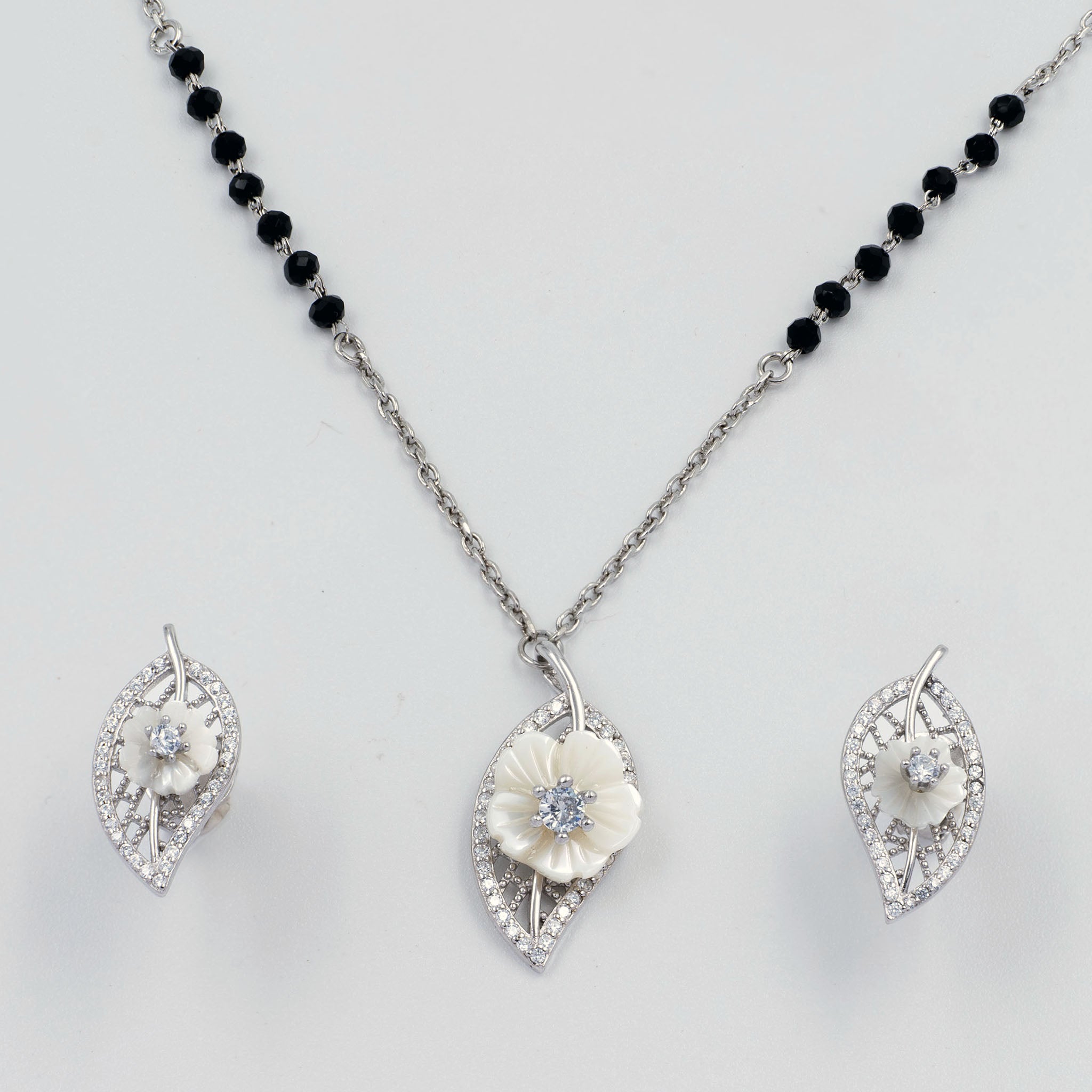 Floral Leaf Pendant Mangalsutra
