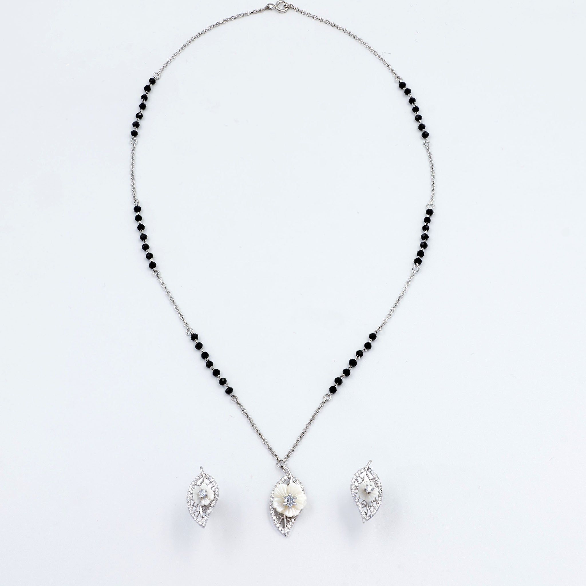 Floral Leaf Pendant Mangalsutra