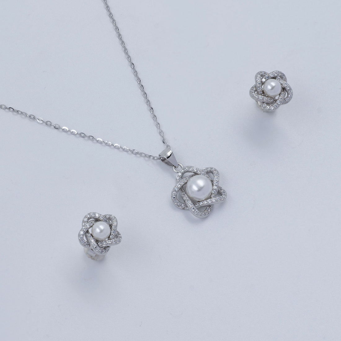 Eternal Pearl Knot