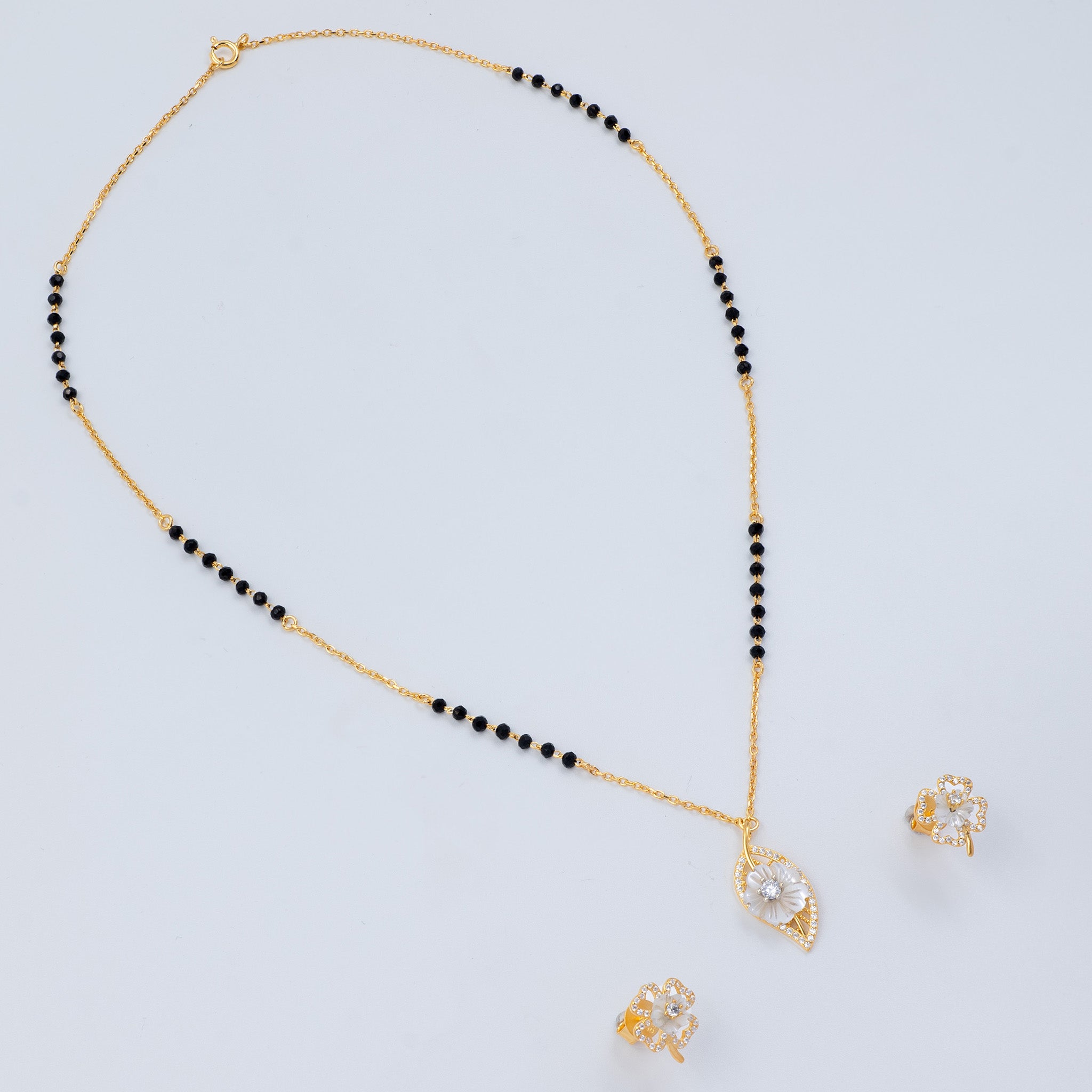 Floral Leaf Pendant Mangalsutra