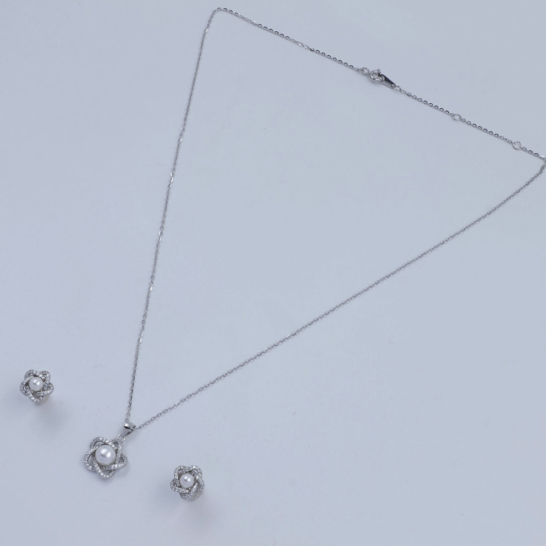 Eternal Pearl Knot