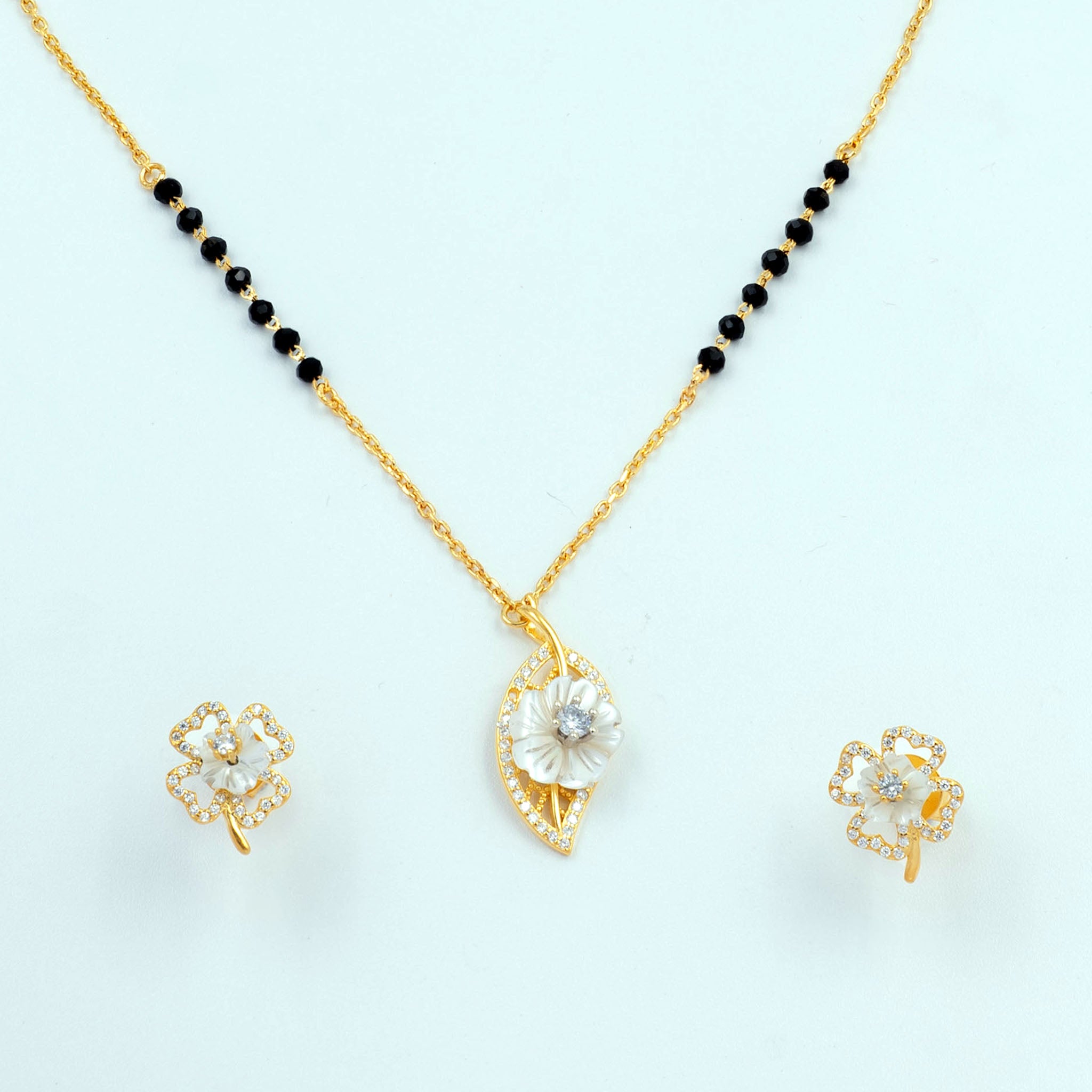 Floral Leaf Pendant Mangalsutra