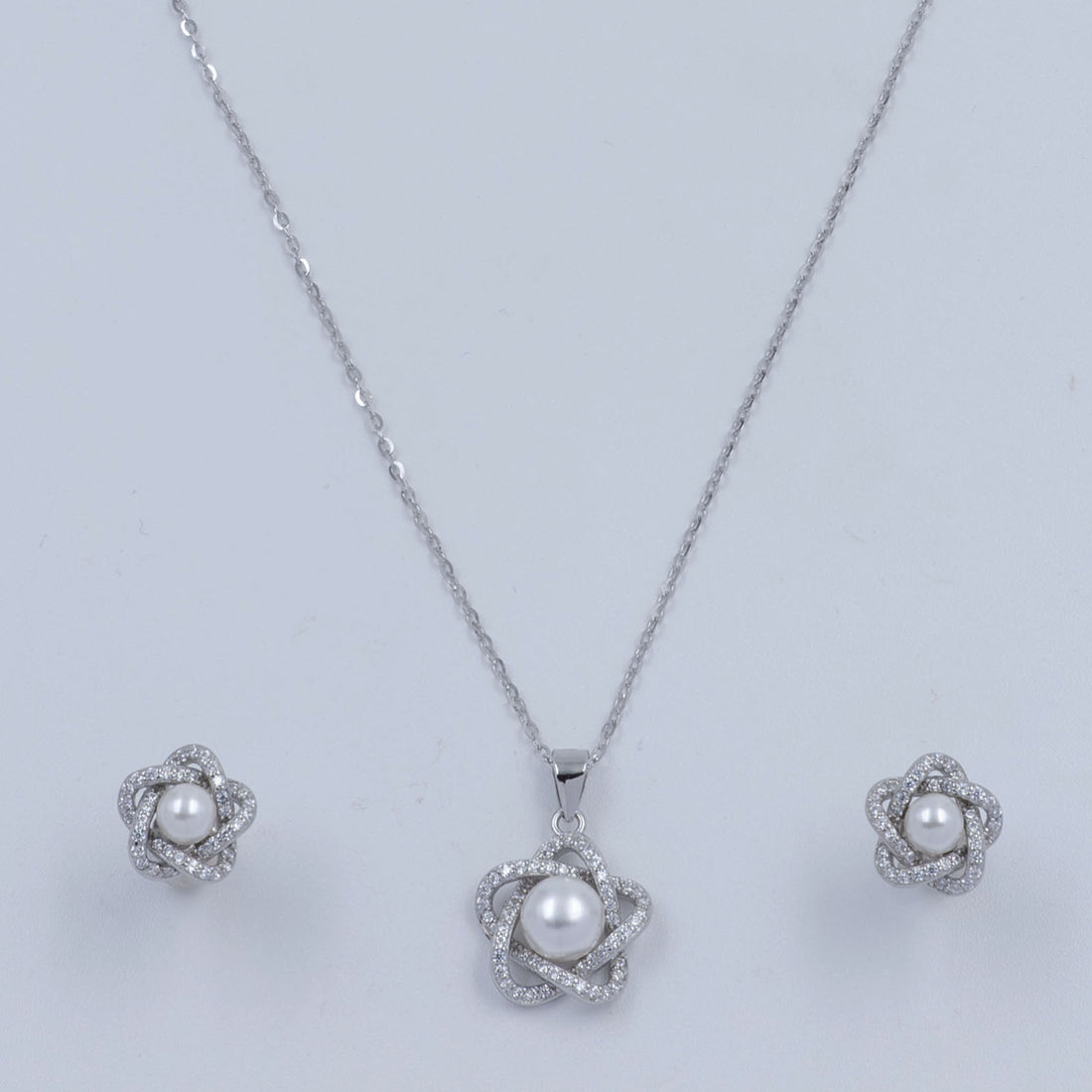 Eternal Pearl Knot